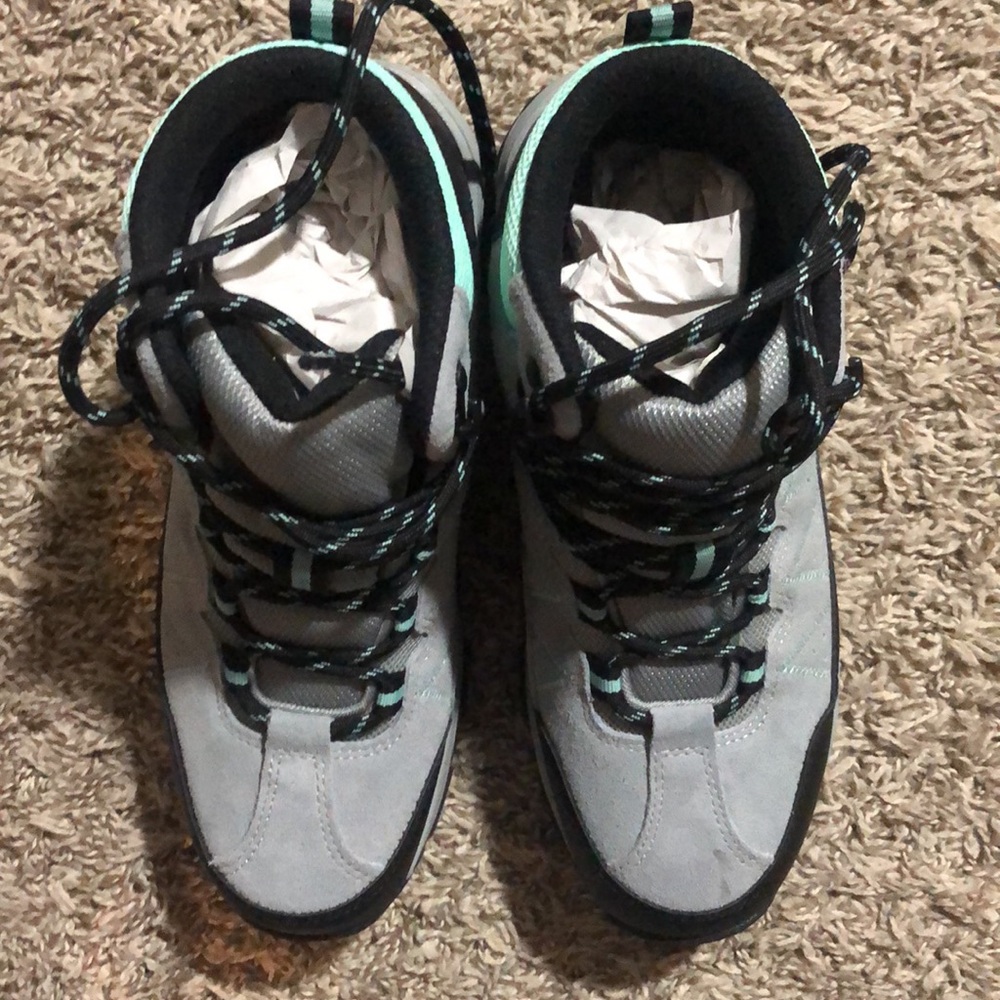 NWT women’s hiking boots - size 8 🥾 - Picture 2 of 5